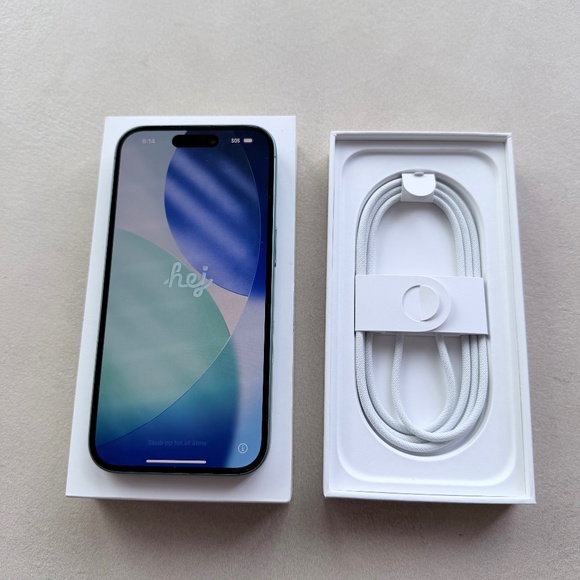 iPhone 16 256GB Teal Unlocked + Clear Case + Free Shipping - Picture 1 of 9
